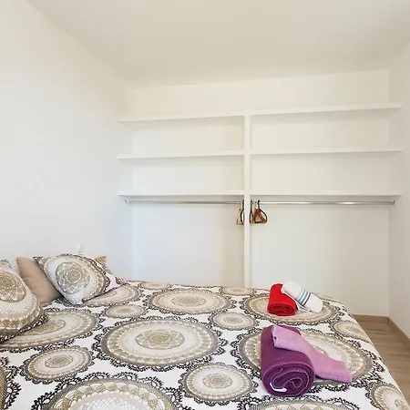 Apartment Urgell *